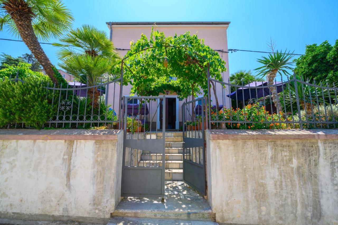 Apartmani Loreta Mali Losinj Ngoại thất bức ảnh