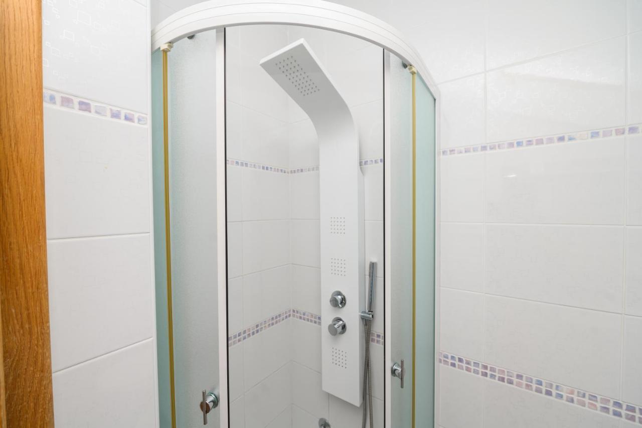 Apartmani Loreta Mali Losinj Ngoại thất bức ảnh