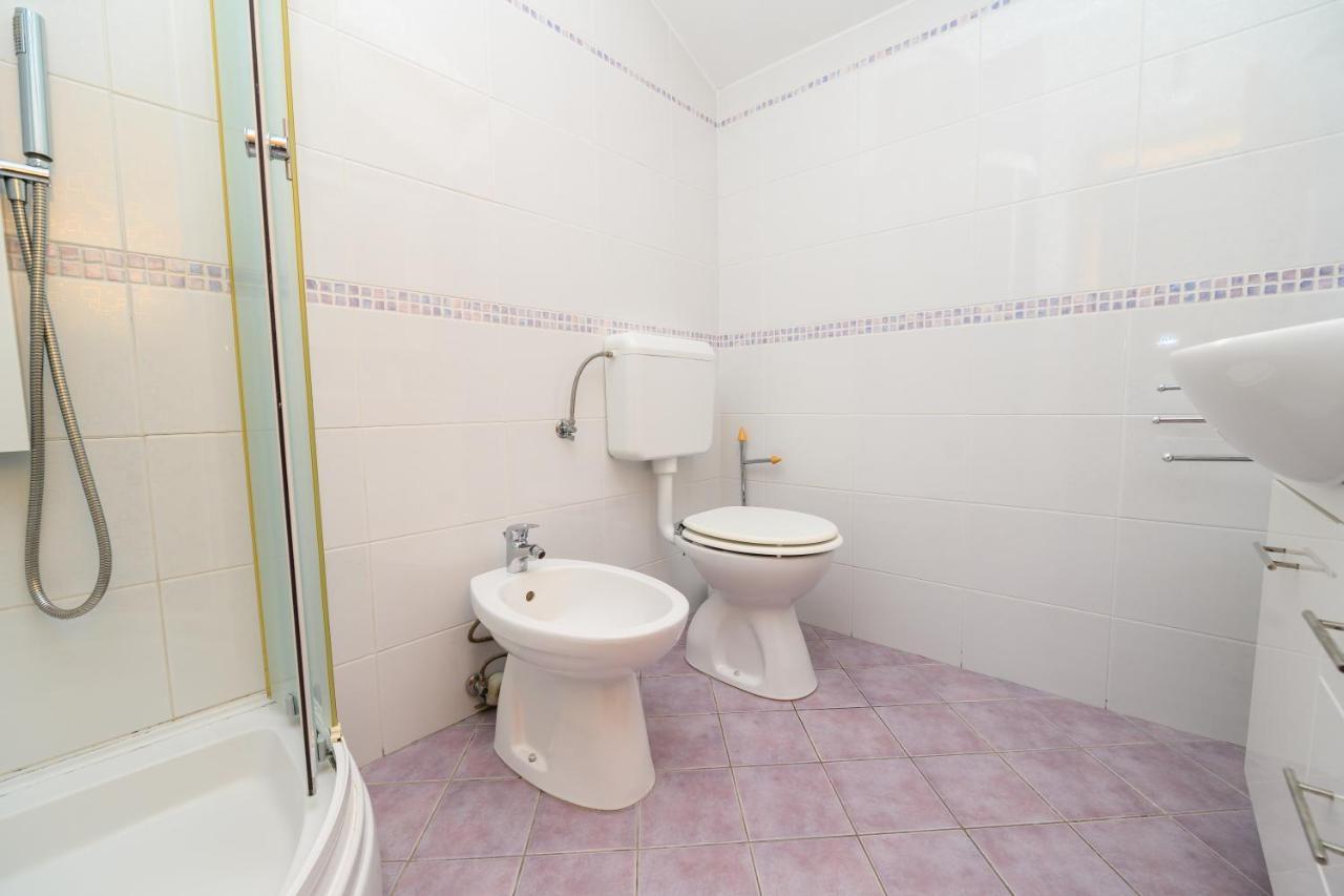 Apartmani Loreta Mali Losinj Ngoại thất bức ảnh