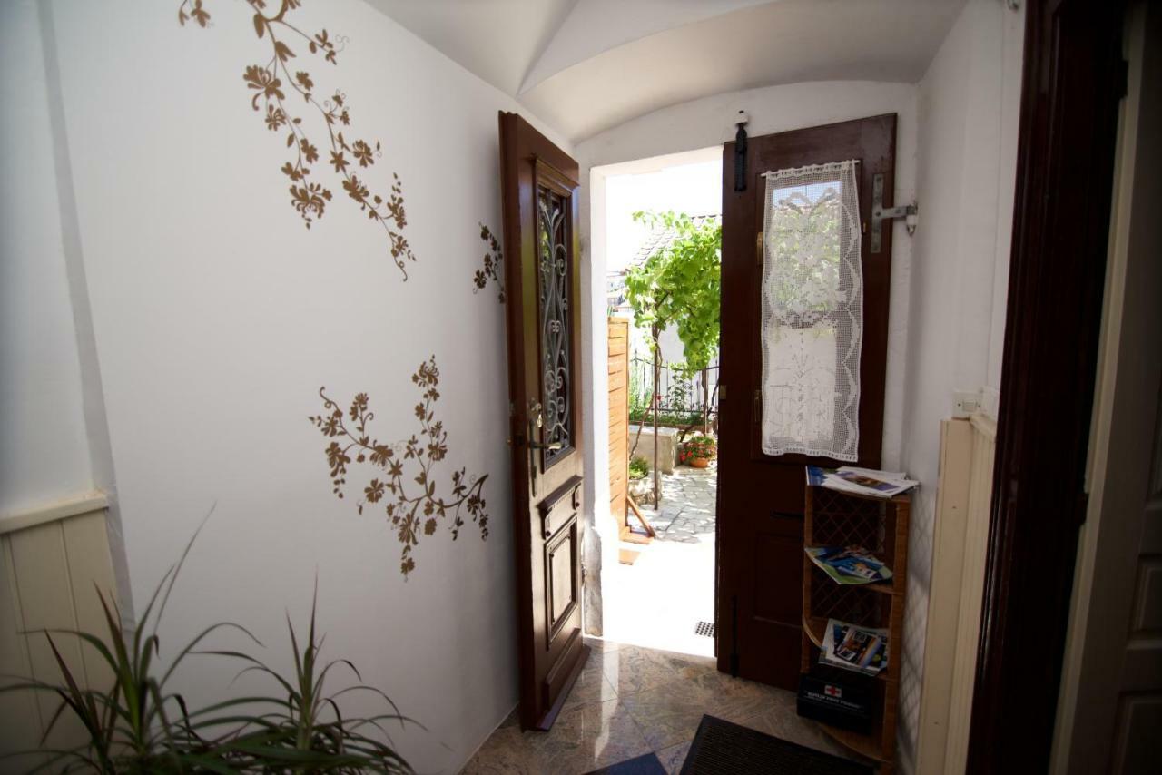 Apartmani Loreta Mali Losinj Ngoại thất bức ảnh