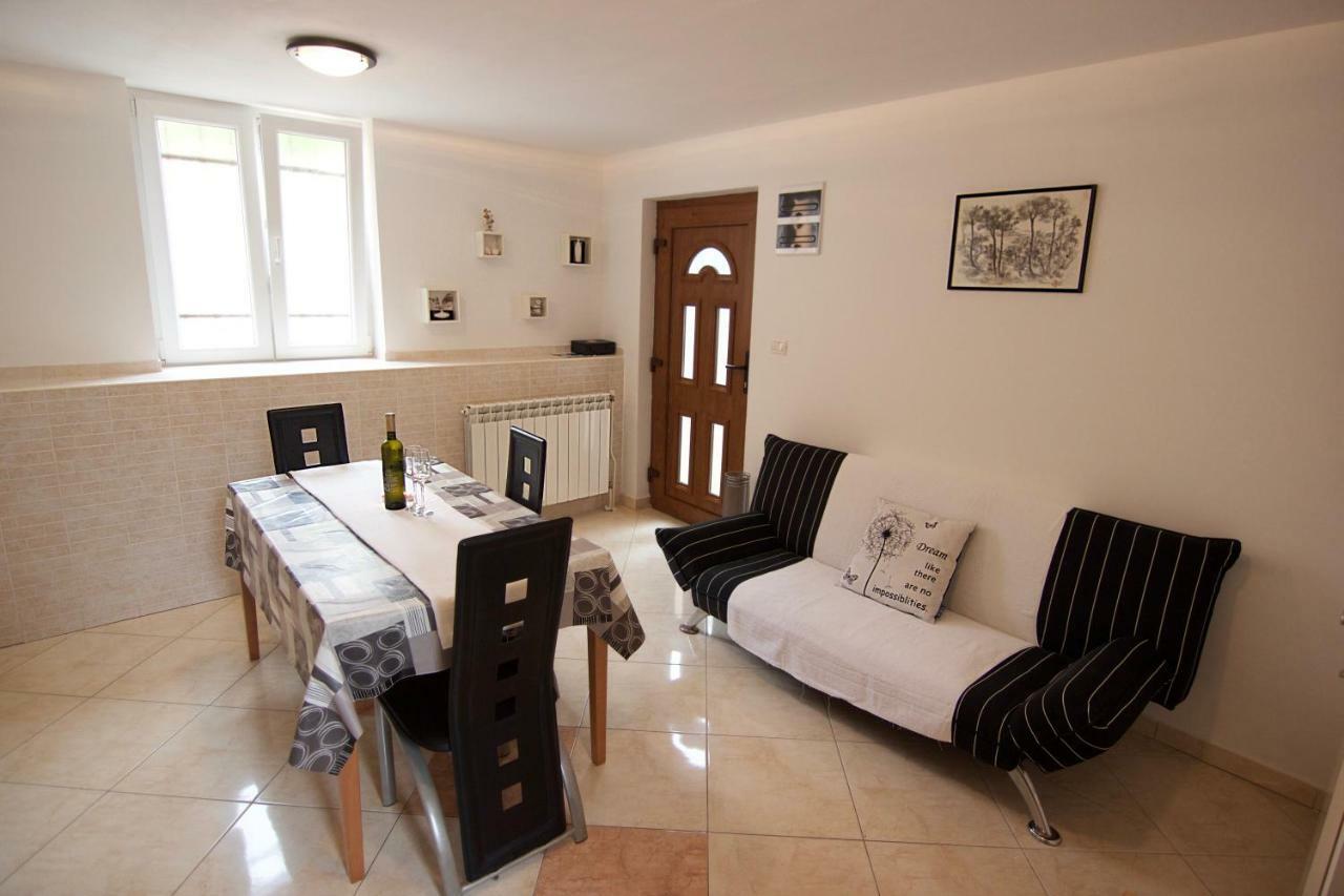 Apartmani Loreta Mali Losinj Ngoại thất bức ảnh