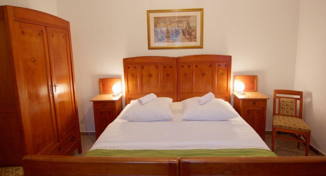 Apartmani Loreta Mali Losinj Ngoại thất bức ảnh