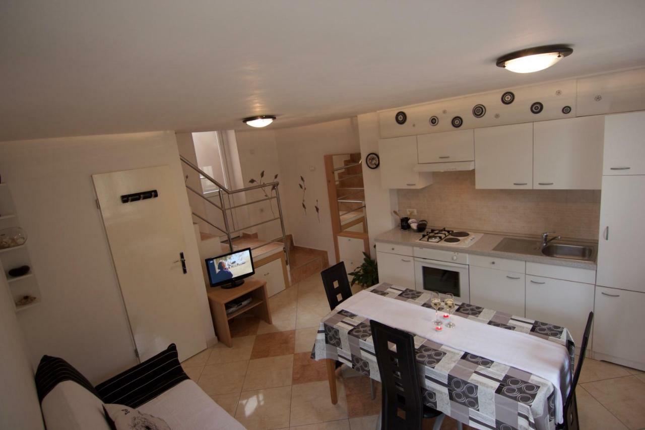 Apartmani Loreta Mali Losinj Ngoại thất bức ảnh